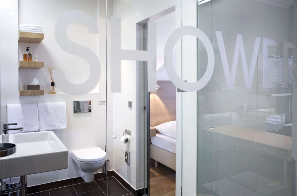 Bad des Superiorzimmers im Hotel Ploberger Wels